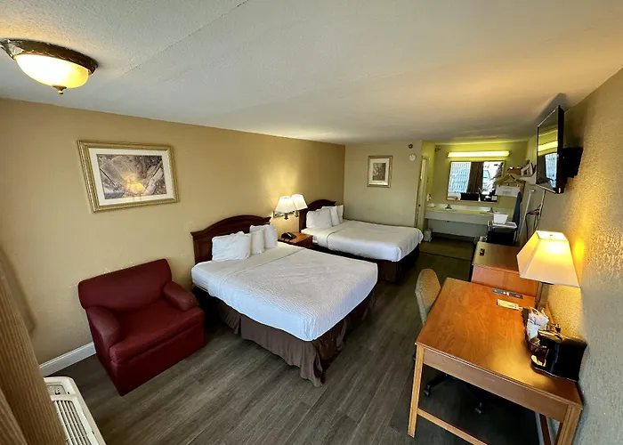 Clarion Inn & Suites Near The Leconte Center Pigeon Forge