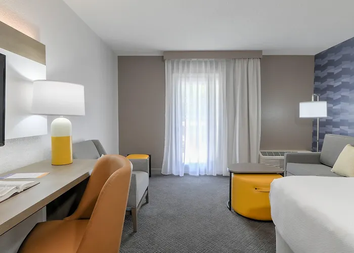 Comfort Inn & Suites At Dollywood Lane